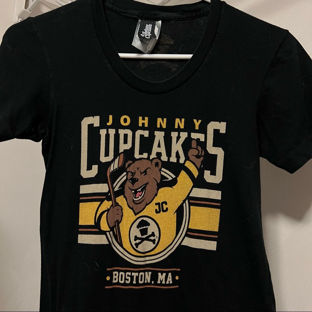 Johnny Cupcakes Boston Bruins T-shirt